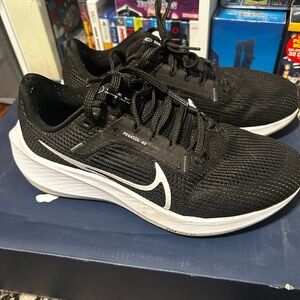 Nike Pegasus 40 running shoes - Black and White Athletic Sneakers